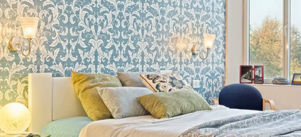 Dinding dengan motif etnik yang memberikan kesan unik